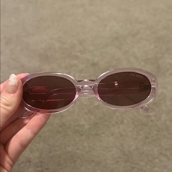 Steve Madden Lavender Sunglasses - Picture 1 of 2